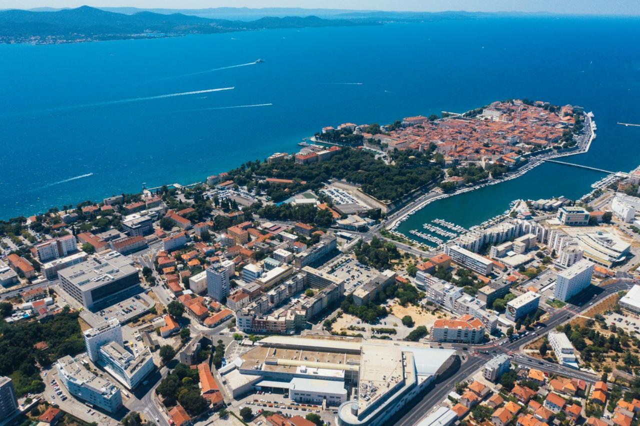Apartment Rixos Zadar Private Parking Garage Exterior foto